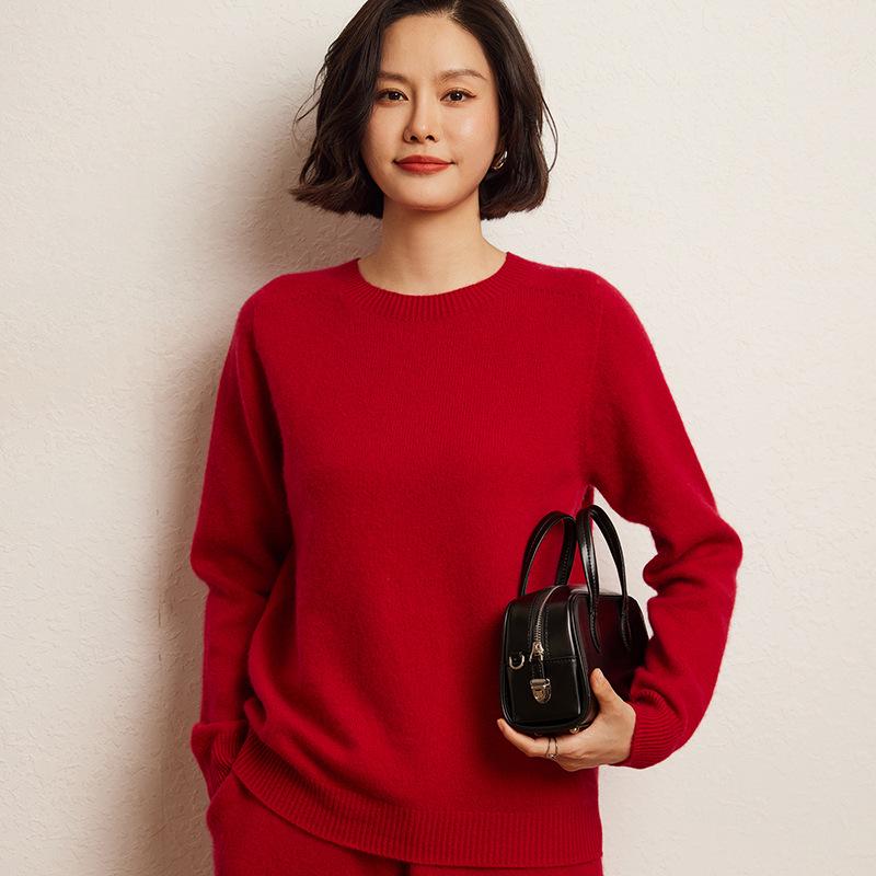Versatile Cashmere Sweater: Women's Long Sleeve, Round Neck, Comfortable, Loose Fit, Solid Color, Lazy Knit for Autumn and Winter.