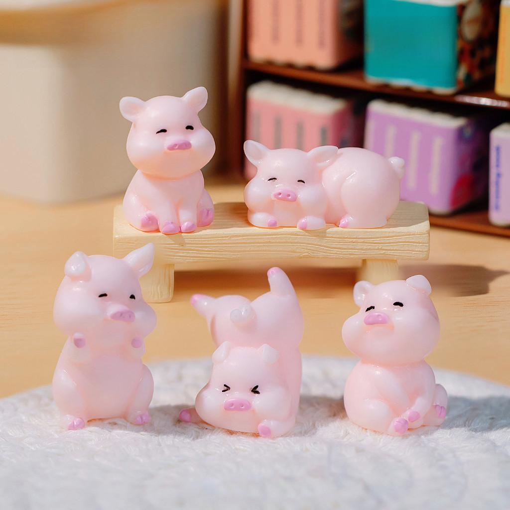 Adorable Miniature Cartoon Pig Figurines Resin Desktop Car Decoration Ornament