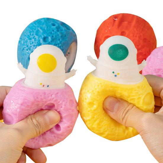 Popping Astronaut Moon Squeeze Toy Stress Relief Popping Spaceman Moon Toy Anti-Anxiety Stress Ball Portable Students Office Worker Desk Toy