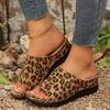 Große Leopardenmuster Keilsandalen mit Fischmaul 2025 Sommer neue lässige Zehenfreie kühle Hausschuhe Damen