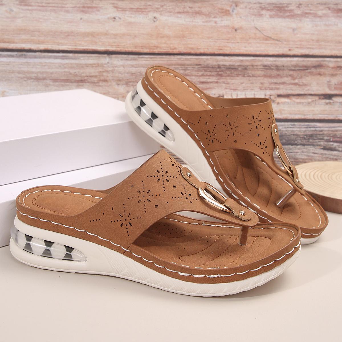 

Сандалии женские большого размера с носком, весна-лето 2024, новые, с круглым носком, полой металлической пряжкой, наклонным каблуком, толстой подошвой, пляжные тапочки 42