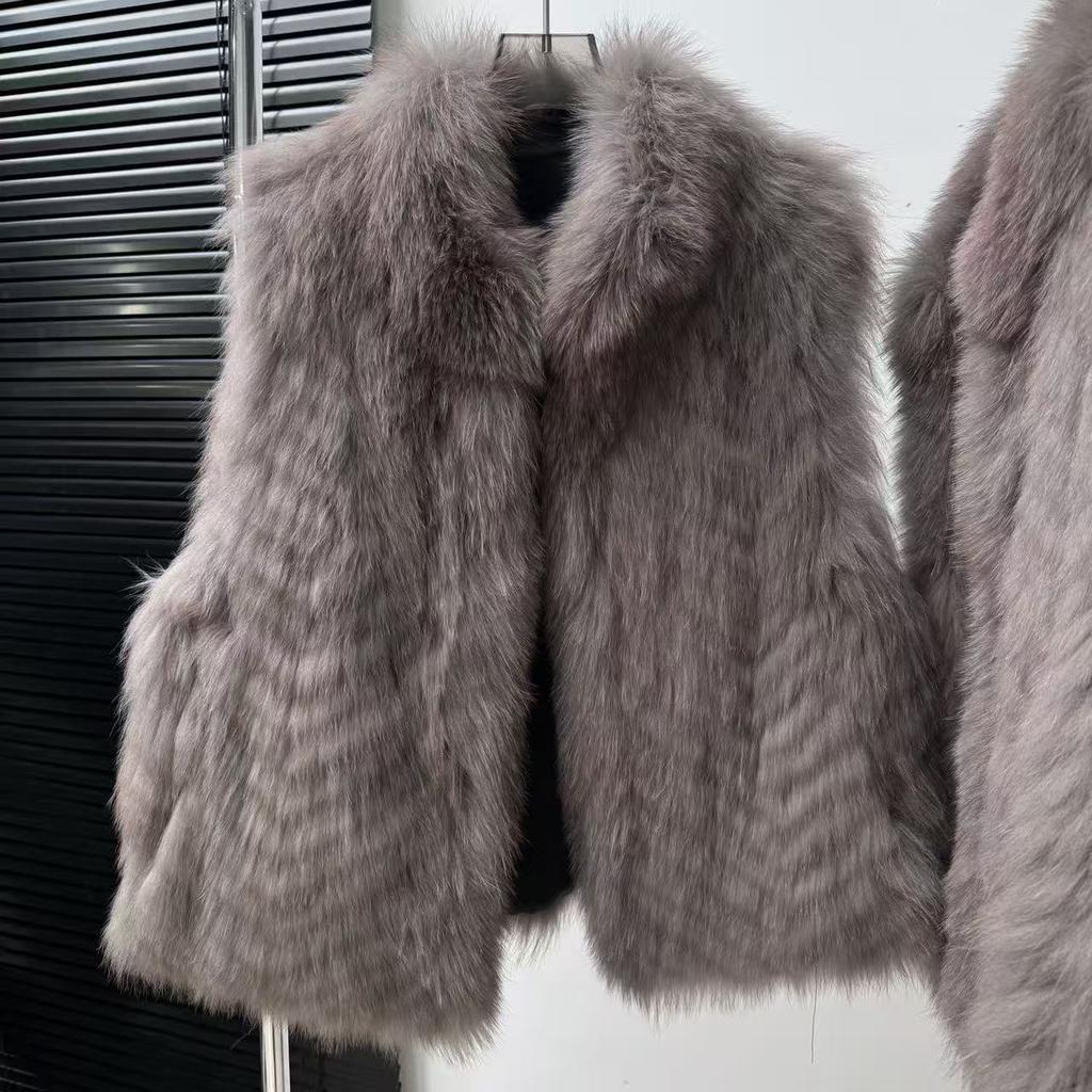 Haining high-end women's clothing, fox fur temperament, fur vest, high-end placket, whole leather, contact customer service.