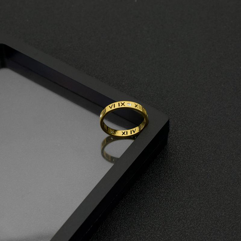 

Европейско-американские полые цифровые кольца: Высококачественная, невыцветающая титановая сталь для мужчин и женщин, стиль унисекс. Size 7