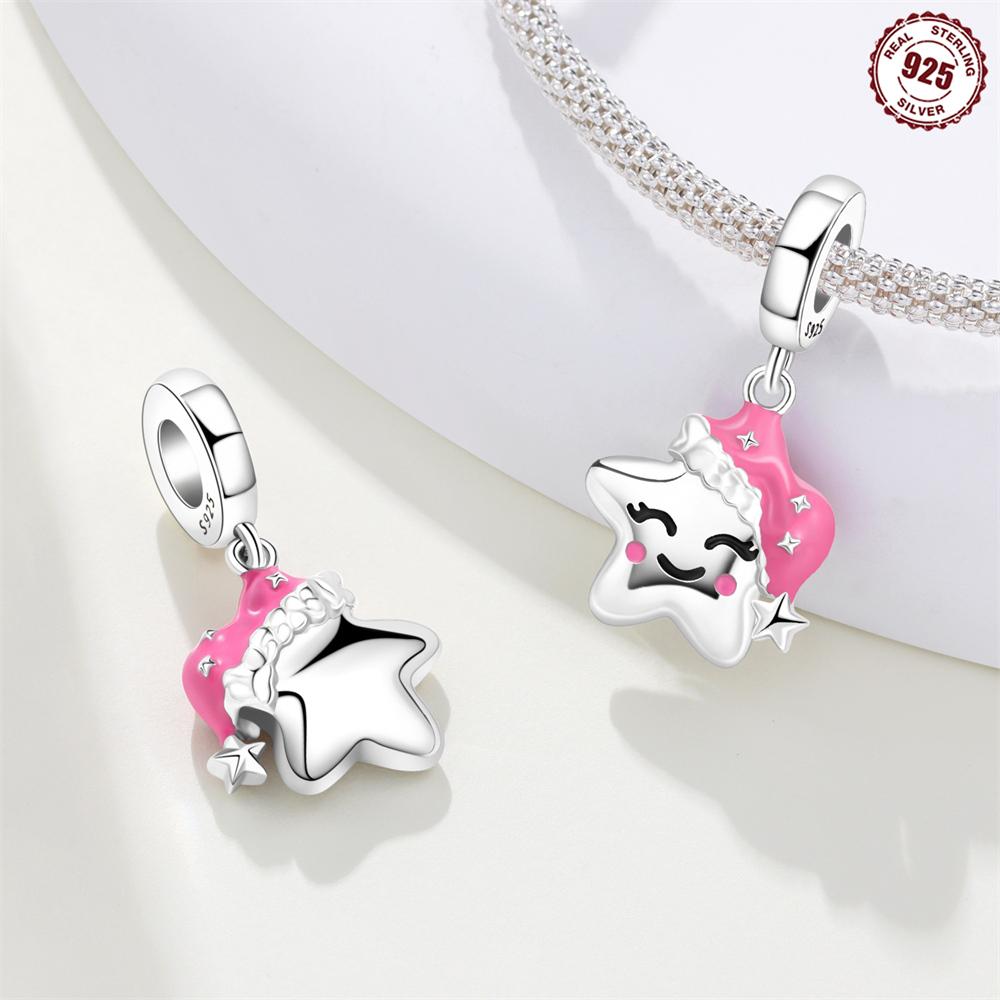 Drehbarer Nachtmützenanhänger aus Kupfer in Gold mit niedlichen Sternen und Monden – ein originelles Schmuckstück für Damen und Mädchen.