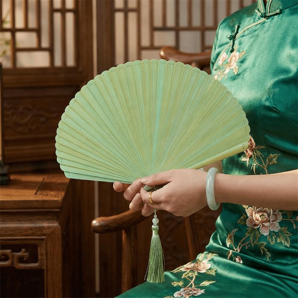 Retro Bamboo Folding Fan Solid Color with Tassels Mini Shell Fan Decorative Fan Portable Chinese Style Fan Cheongsam Accessory