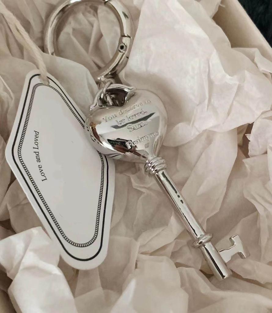 Fashionable Couple Keychain Personalized Heart Lock Pendant Keyring Jewelry for Fashion Enthusiasts Elegant Bag Charm