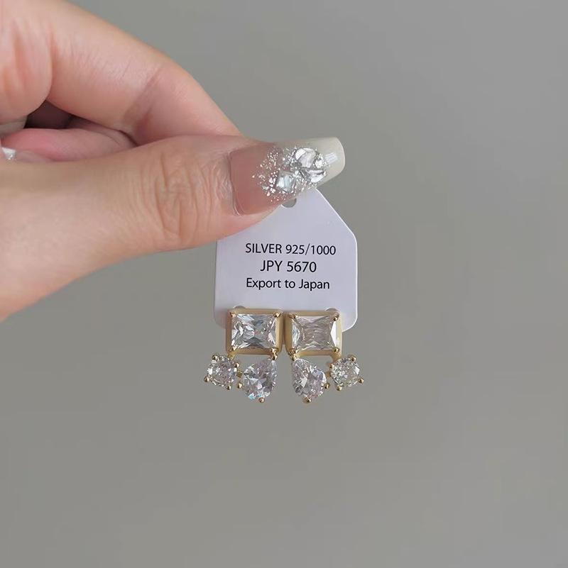 Women's Luxury Textured Metal Hoop Earrings - Versatile Niche Design