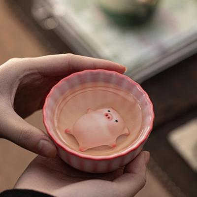 Leżąca Świnia Kubek do Bubble Tea Ręcznie robiony Ceramiczny Kubek z Zabawną Świnką Puszczającą Bańki Herbaciane Zwierzątko Unikalny Prezent dla Miłośników Herbaty i Wystroju Domu