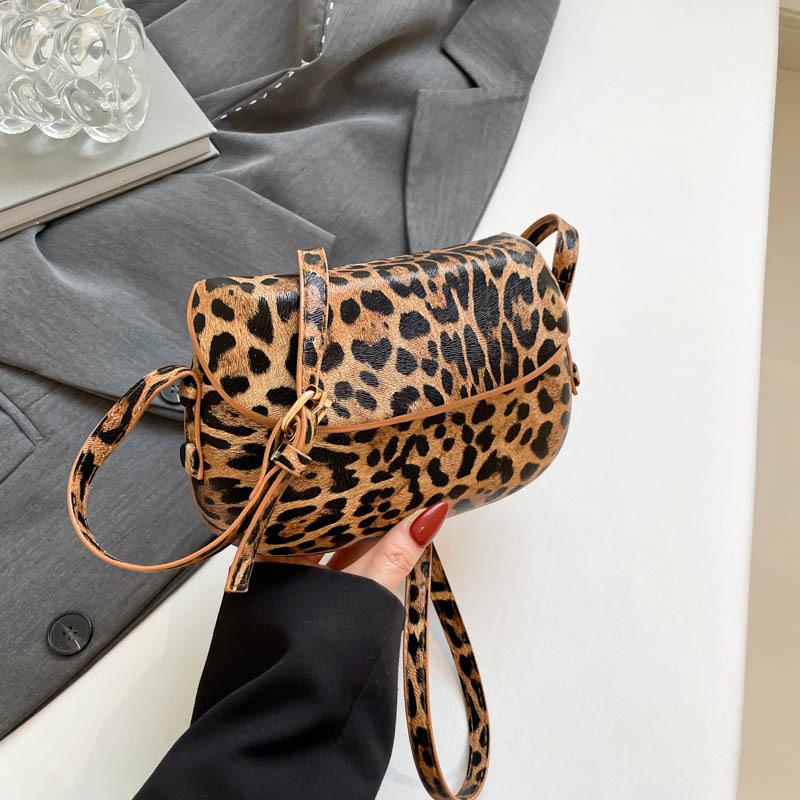 

сумка однотонная повседневная дизайнерская нишевая женская сумка новая весенне-летняя универсальная сумка через плечо на одном плече женская цветной печати леопарда