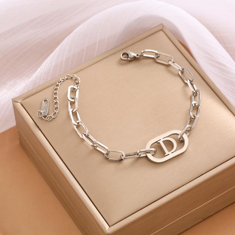 High-End Titanium Steel Four-Leaf Clover Bracelet with Shell Pendant – Durable, Fade-Resistant Design