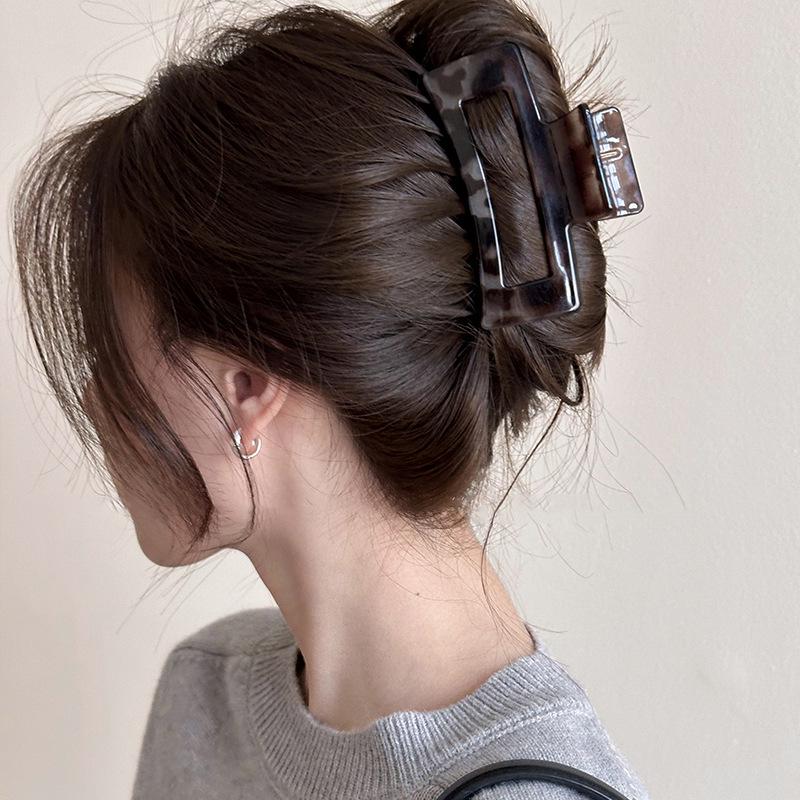 2025 Tortoiseshell Retro Large Hair Claw: Elegant High-End Shark Clip for Women