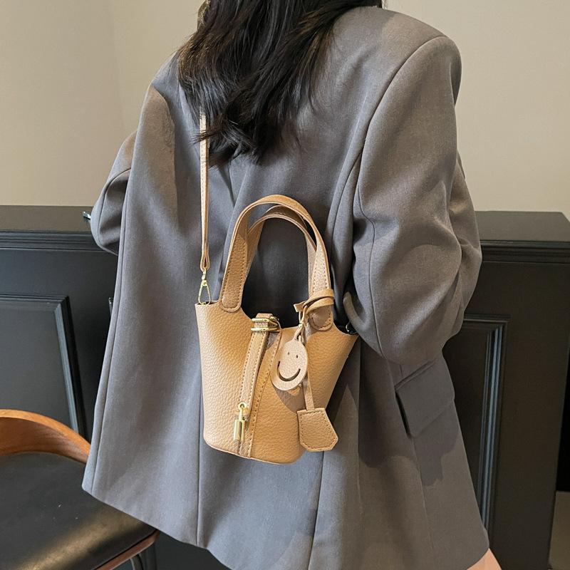 Handheld Bucket Bag Women's New Fashion Versatile Shoulder Bag Casual Messenger Bag