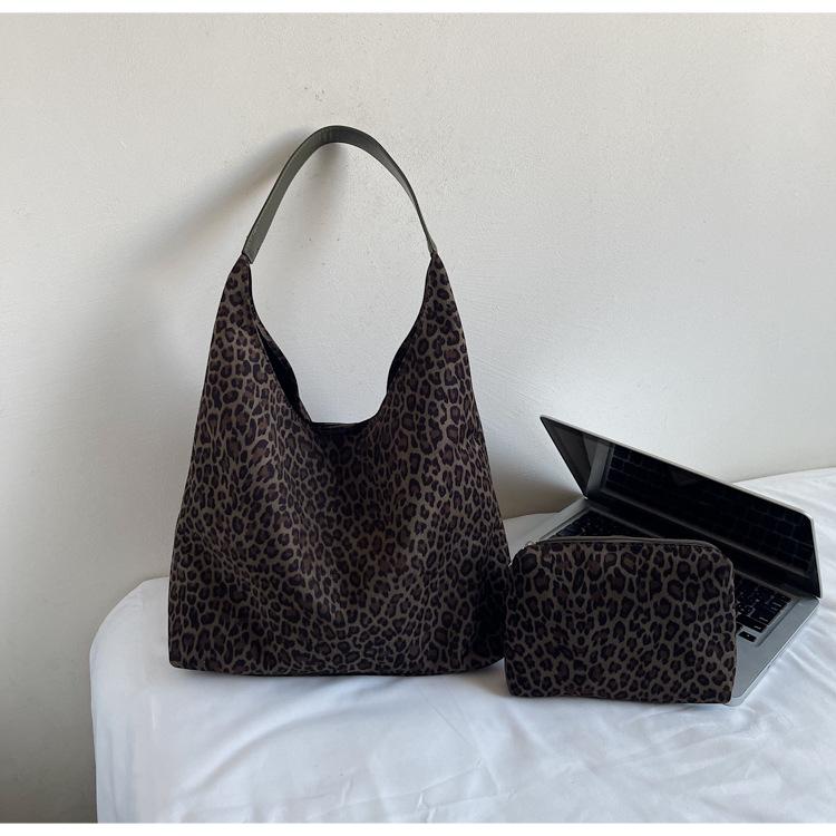 2025 Winter New Korean Casual Large-capacity Underarm Women's Bag Personalized Popular Leopard Print Commuter Shoulder Tote Bag