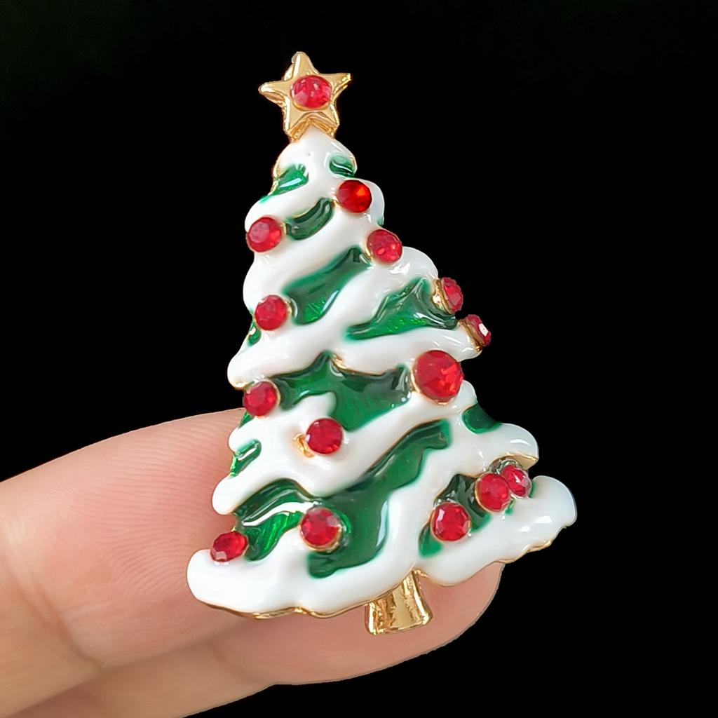 Christmas Classic Enamel Tree Brooches for Women Rhinestone Plant Pins Event Party New Year Gifts Jewelry Decoration Accessories