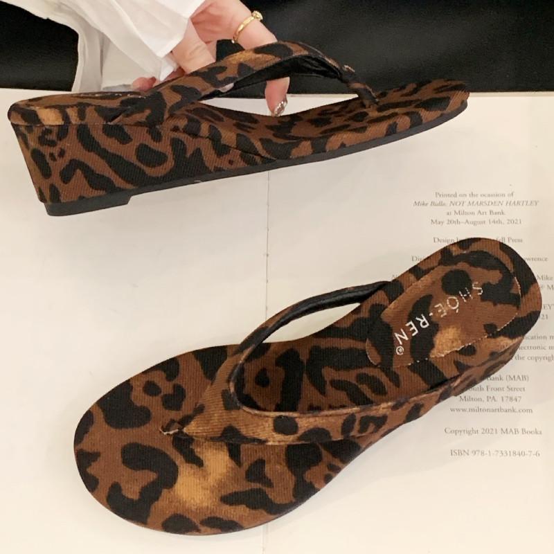 Fashion Round Toe Clip Toe Women Flip Flops Open Toe Non-slip Wedges Sandals Woman 2025 Summer Fashion Comfortable Vacation Beach Shoes