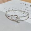 Creative Heart Buckle Women's Bracelet - Sweet, Versatile, Trendy, and Unique Niche Fashion Jewelry.