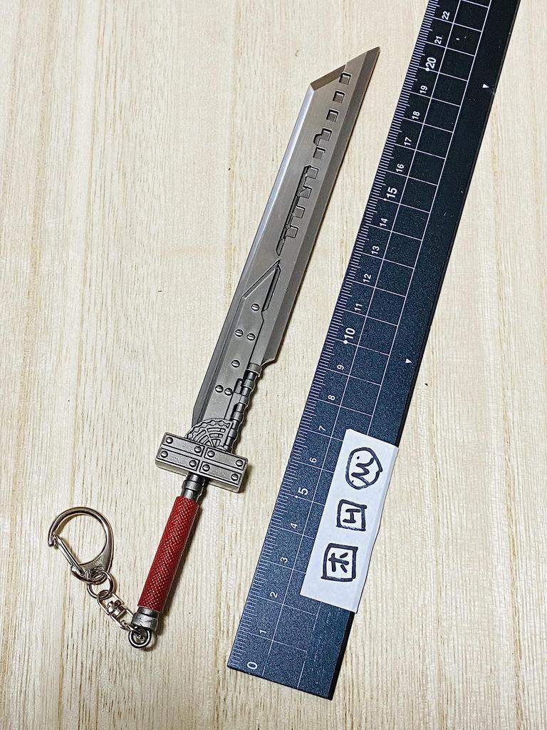 FF Final Fantasy Mini Waffe Schwert Speer Accessoire Schlüsselanhänger Figur Puppe Dekoration Sockel Anime Spiel Legierung Wertschätzung Spielzeug Metall Miniatur Legende