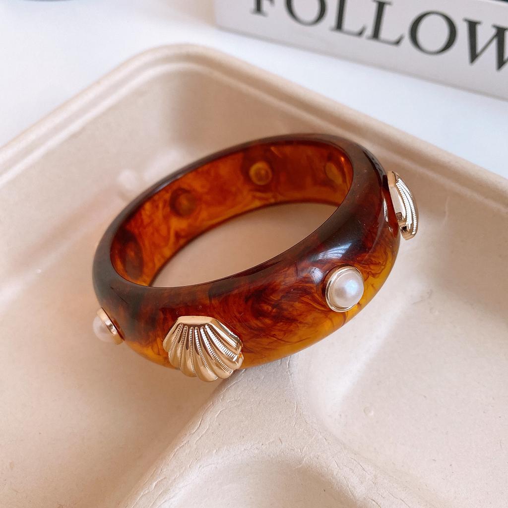 European and American Beige Irregular Geometric Resin Bracelet Light Luxury Temperament Bracelet Retro Exaggerated Jewelry Women