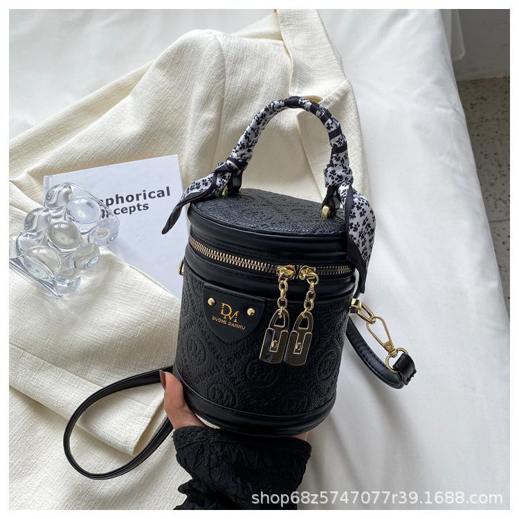 Bags women's bags 2025 new autumn and winter high-end niche cylinder handbags bucket bags versatile and popular messenger bags