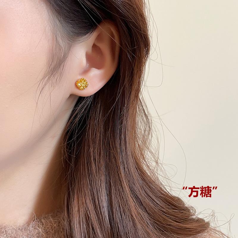 Золотые шлифованные полые маленькие серьги-гвоздики в виде кубиков сахара легкая атмосфера роскоши уникальные серьги простые серьги для ежедневного ношения