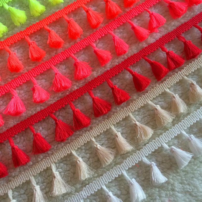 10 yardová krajka se střapcem, šířka 3 cm šicí třásně střapec lemování krajka šňůrka pletená flitr kamínková stuha