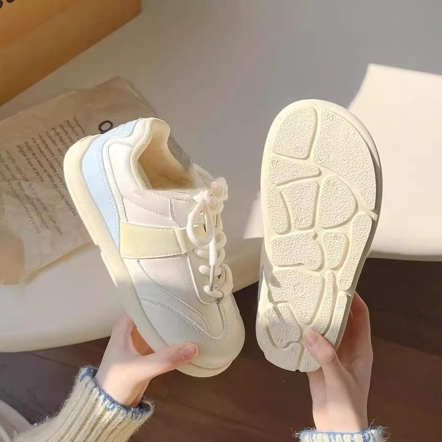 Cream Flat White Shoes Women's Niche Versatile 2025 New Chic Spring Breadboard Shoes Sports and Leisure Shoes