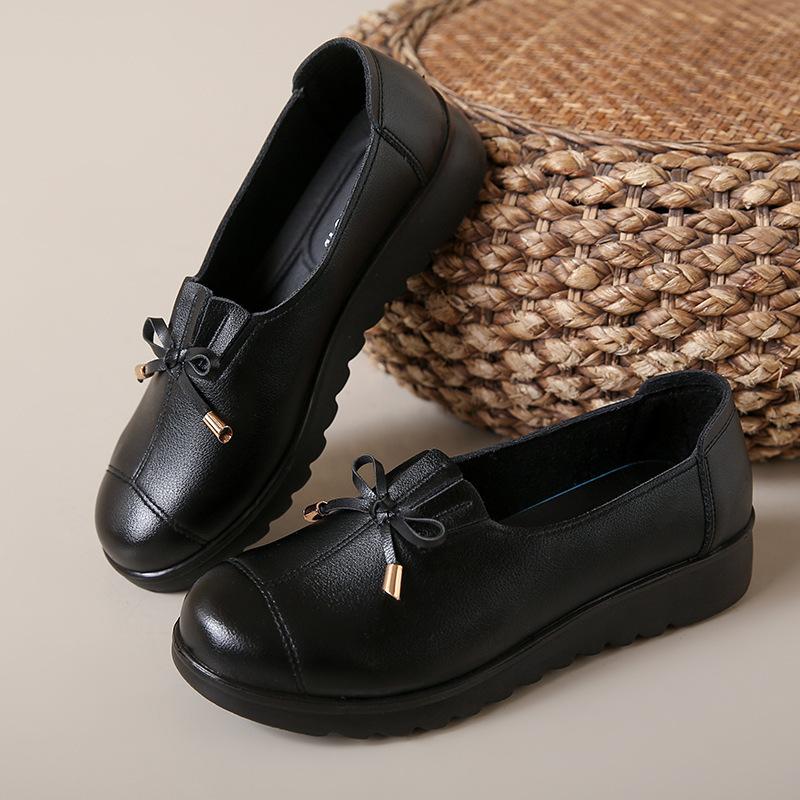 2025 Mom Shoes Spring Autumn Edition Leather Shoes Soft Bottom Soft Surface Anti Slip Women's Shoes Comfortable Elderly Loafer