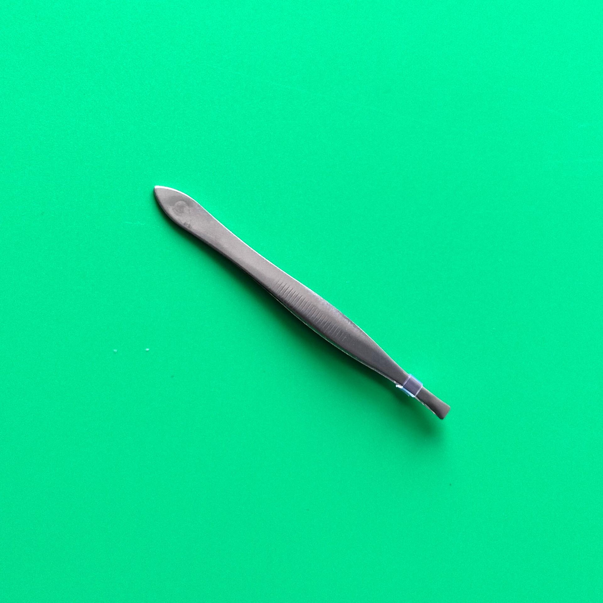 

Spot 06 Straight Mouth Eyebrow and False Eyelash Tweezers – Horizontal Stripe Makeup Tool