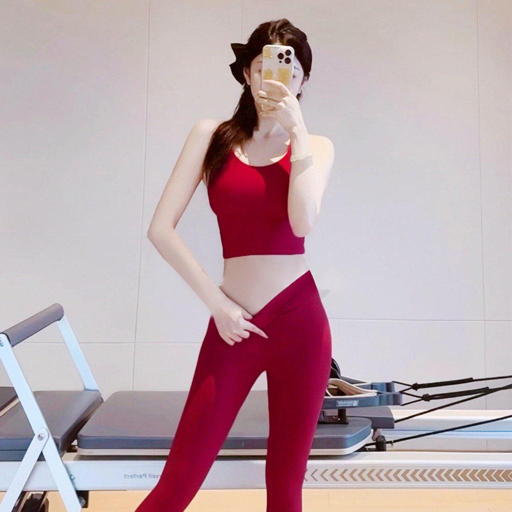 Women's Yoga Top with Built-in Bra – Elegant Pilates & Fitness Vest with Beautiful Back Design