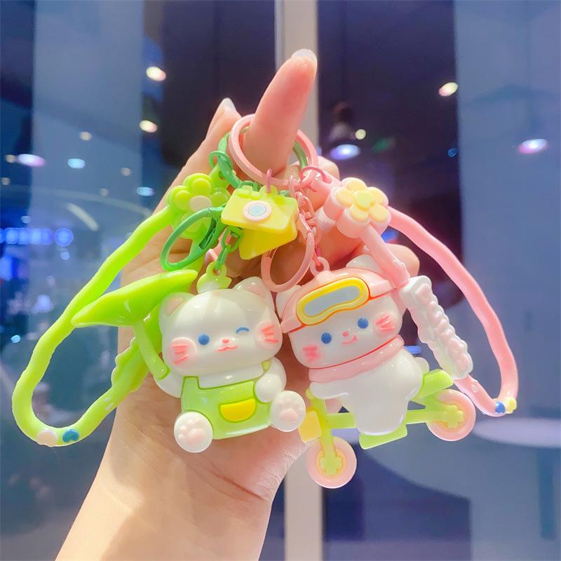 Soft Cute Spring Outing Bear Cute Glossy Resin Bear Keychain Car Pendant