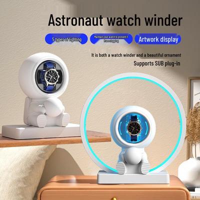 Automatický mechanický natahovač hodinek s otáčením a úložným prostorem