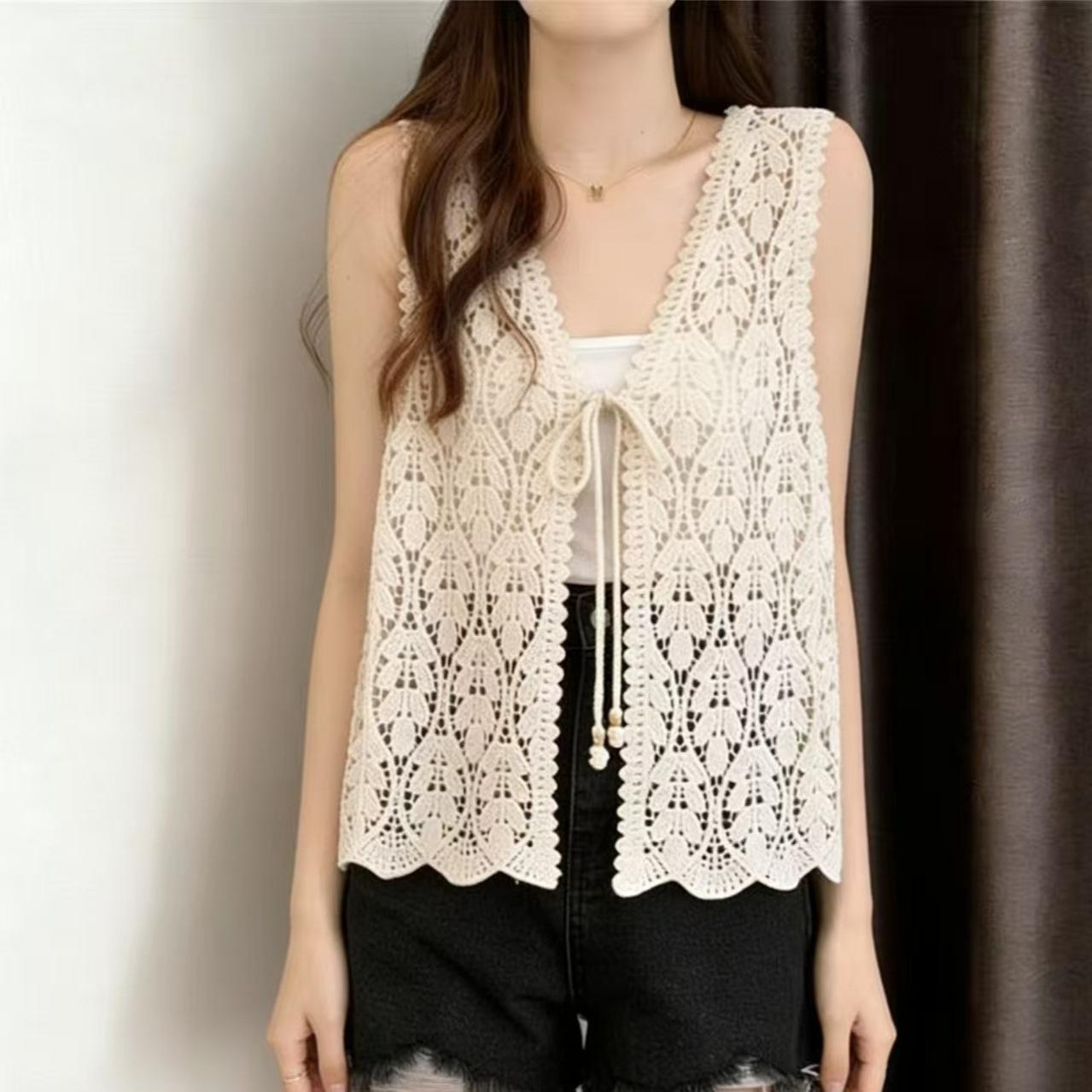 

Spring and summer heavy industry embroidery hook flower hollow V-neck front shoulder vest design sense niche outer wear top vest One size fits all белый
