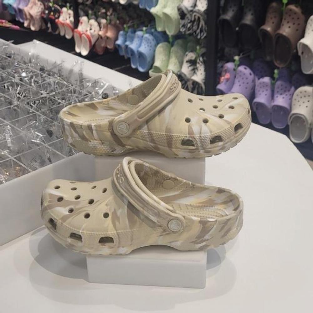 

Crocs Hc06 Classic Marvel Clog Classic Marvel Clog 206867 2y3 Beige/M4W6 (230)