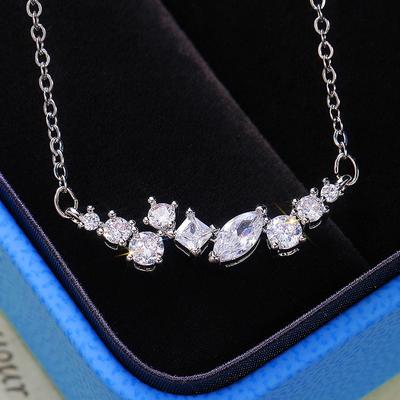 Huitan Hochwertige Silberfarbene Halskette Damen Eheringe Schmuck Moderne Damen Halsketten Brillanter Zirkonia Luxus Accessoires