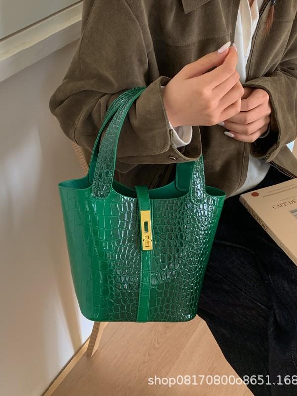 European & American Fashion Crocodile Pattern Bucket Bag - Lightweight, Retro, Versatile Handbag