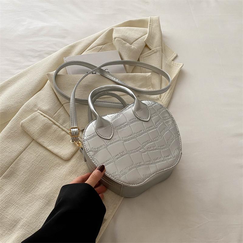 Chic Casual Crossbody Heart-shaped Bag For Women Perfect For Fashion Forward Outfits