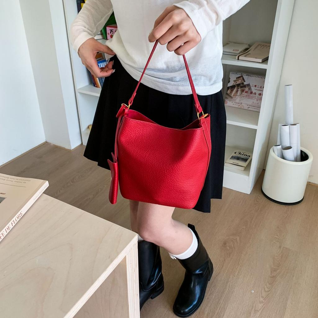 Retro Bucket Bag Women's 2025 New Fashion Lychee Pattern Large Capacity Commuting Shoulder Bag Fashionable Literary and Artistic Child and Mother Bag