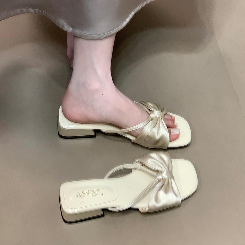 Blue cabinet, open-toed cool slippers for women's summer wear 2025 summer with skirts, one-word drags, folds, bows are gentle and cool