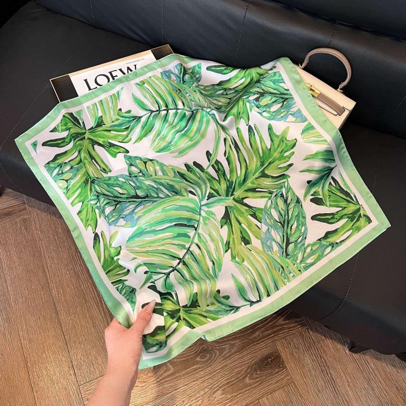 New 71 * 71cm Korean version small square scarf women's silk scarf spring and summer thin sunscreen scarf neck protection tied bag headband scarf