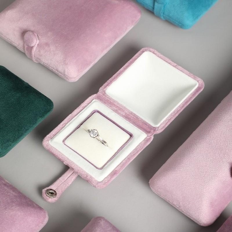Snap-closure shell velvet jewelry box, luxury jewelry box, ring box, pendant necklace packaging box