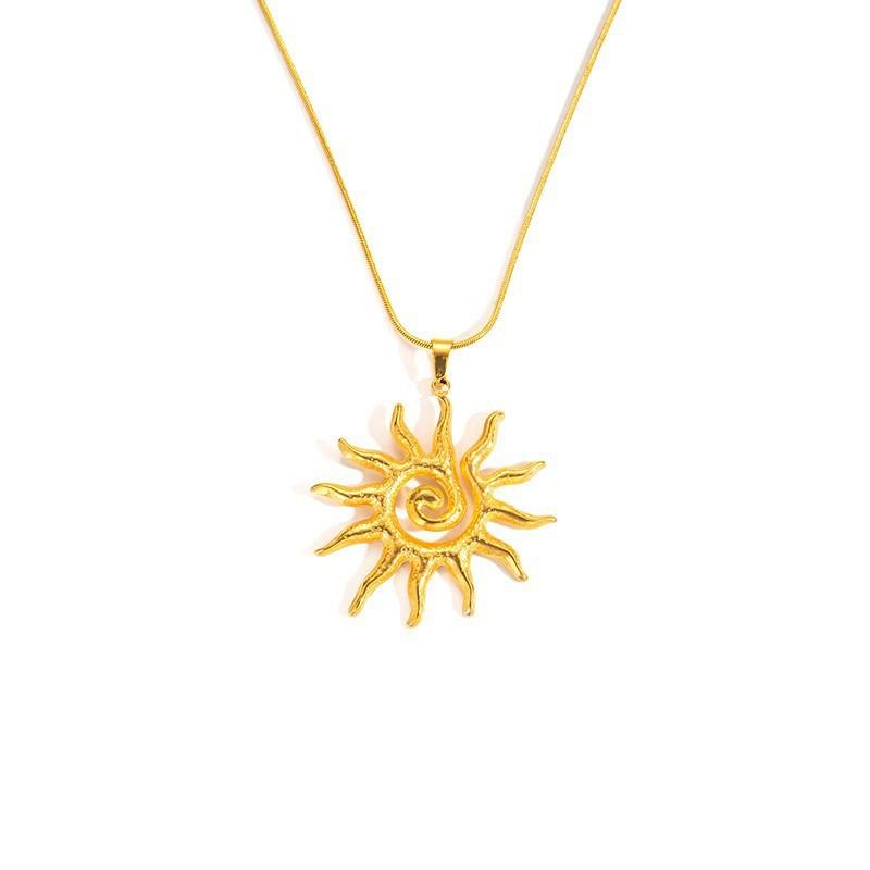 High-End Heart & Geometric Titanium Steel Clavicle Necklace for European & American Markets