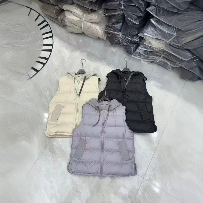 Womens Lightweight Hooded Down Vest Winter Warm Loose Fit Short Puffer Sleeveless Jacket Casual Daily Wear