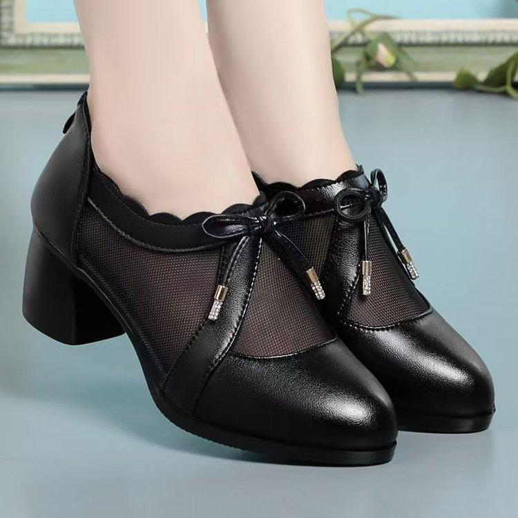 

Spring and summer mesh breathable single shoes soft leather hollow sandals new breathable mother casual fashion softsoled leather shoes 35 чёрный