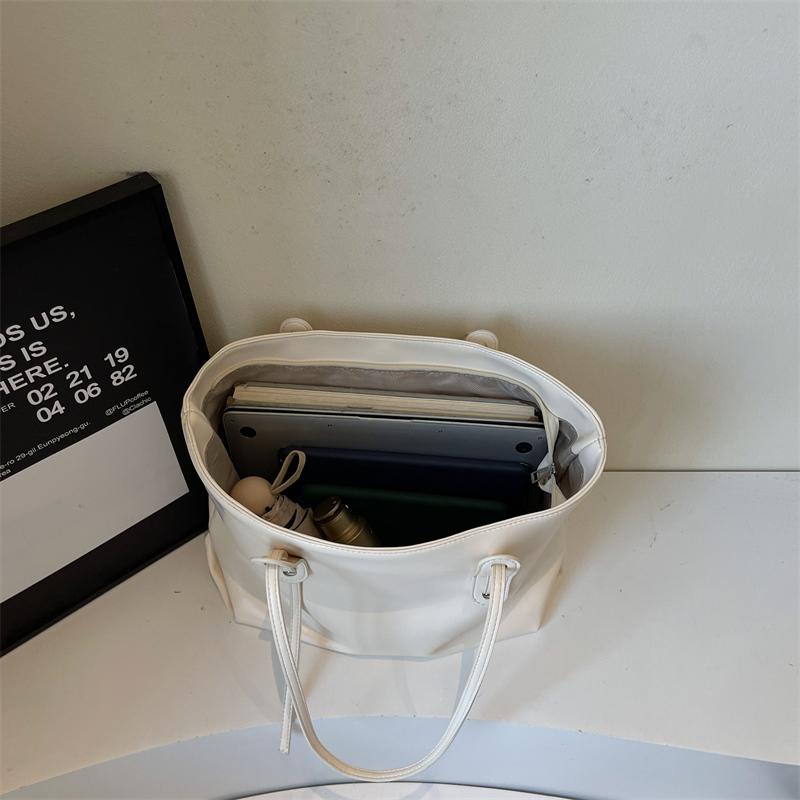 Large Capacity Tote Bag with Dual Handles Stylish Women's Shoulder Bag for Work Shopping and Everyday Use