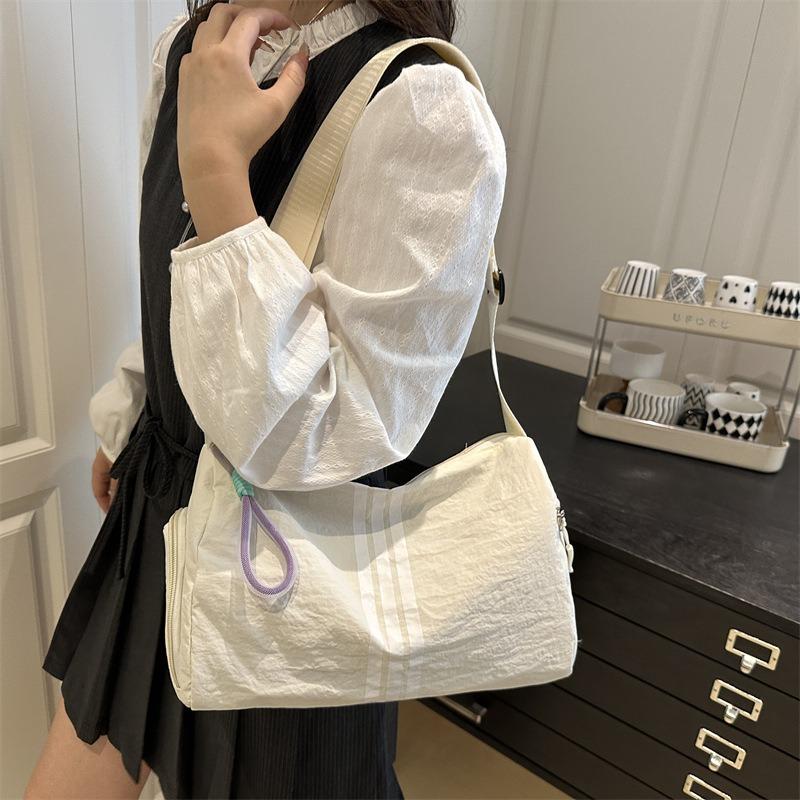 New fashionable contrasting color Oxford cloth casual simple large capacity shoulder messenger bag commuter light travel bag
