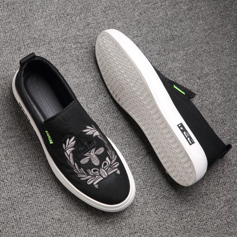 Korean Style Men's Trendy Loafers: Breathable Mesh, Embroidery, Slip-on Casual Shoes for Spring & Autumn.