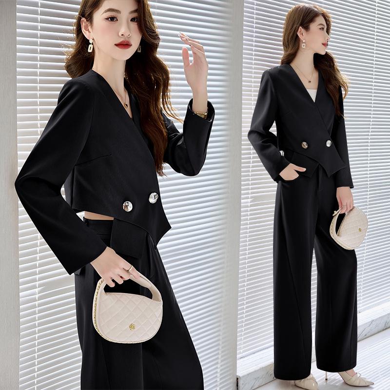 

Весна 2025 Женский элегантный комплект с пальто с V-образным вырезом и брюками широкого кроя M 90-108 kg