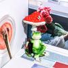 Red Mushroom Drinking Frog Statue Holding Beer Bottle Sitting Frog Resin Figurine Indoor Outdoor Garden Decoration Ornament