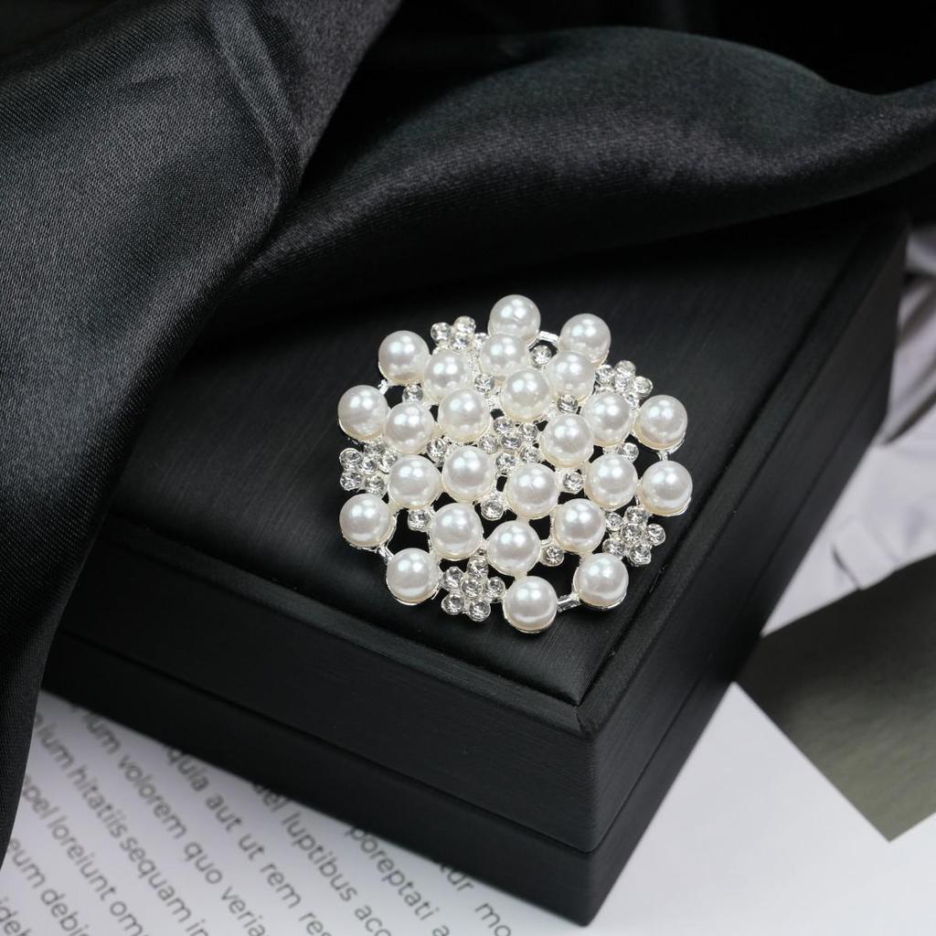 Elegant Versatile Light Luxury Corsage Brooch with Niche Design - Anti-Exposure Pin