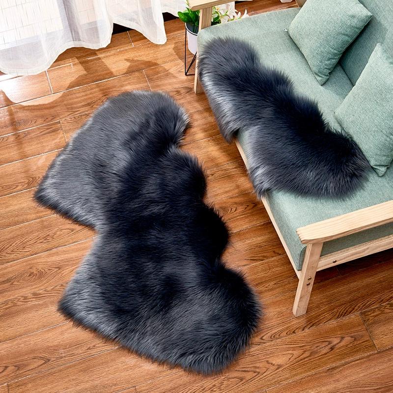 2025 New Creative Heart-shaped Plush Carpet Fashionable European Style Floor Mat Home Sofa Decoration Rugs